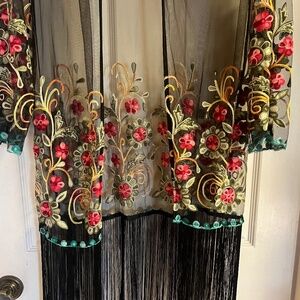Embroidered black shear kimono med/Lg